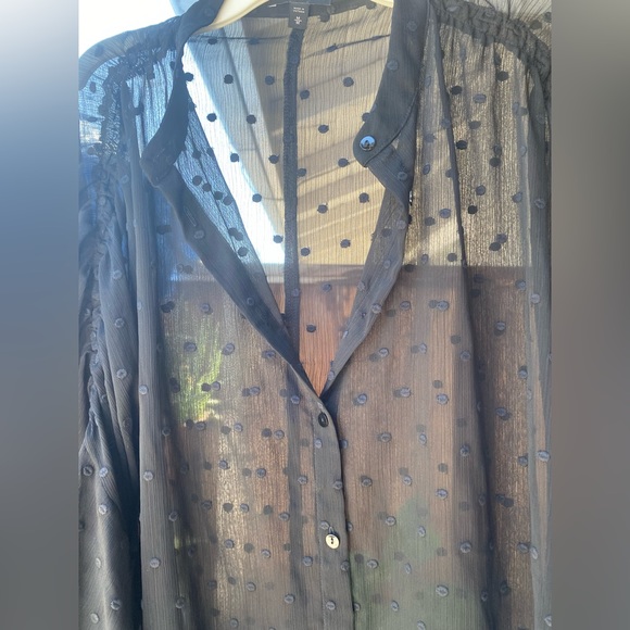 EXPRESS Sheet Hi Low Detailed Blouse; Size M - Picture 4 of 12